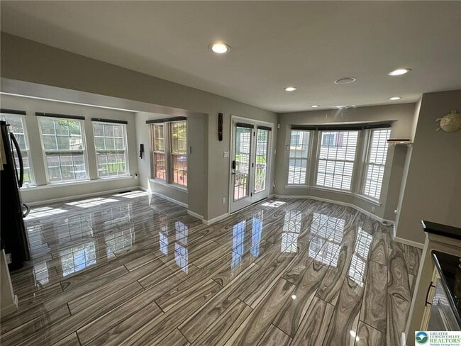 Building Photo - 112 Knollwood Dr