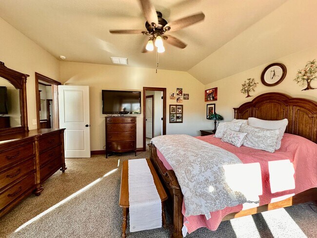 Building Photo - 3 bed, 2 bath home in Moore - Move in Deposit-Free! (If Qualified)