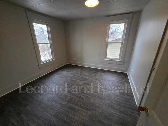 Building Photo - 1215 Gomber Ave