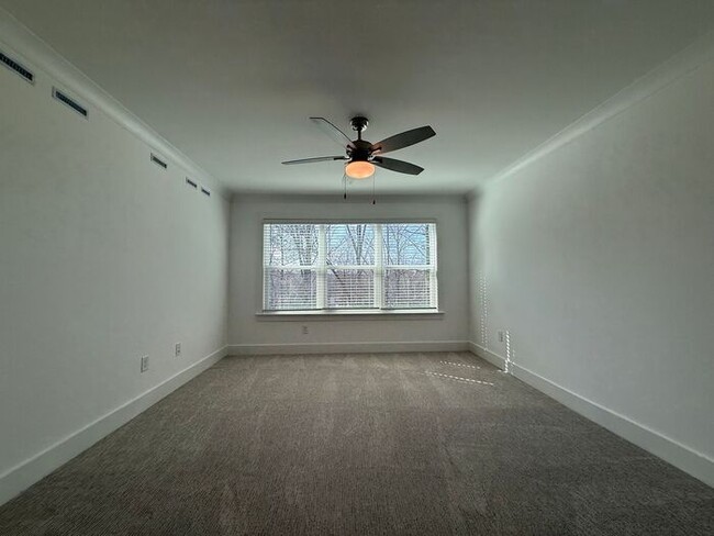 Building Photo - 3BR/3.5BA 3-Story Townhome w/ Quartz + W/D in Decatur