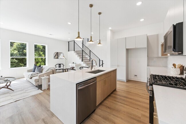 Building Photo - 6341 W Montgomery Rd