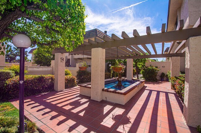 Building Photo - 848 W Huntington Dr