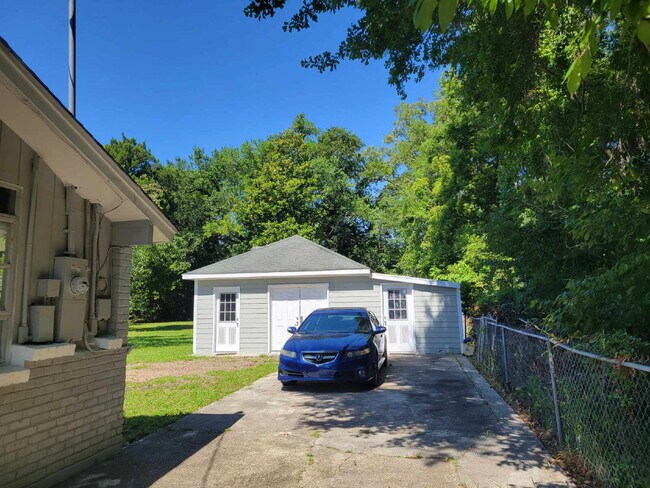 Building Photo - Need a mother-in-law suite or a kid cave?