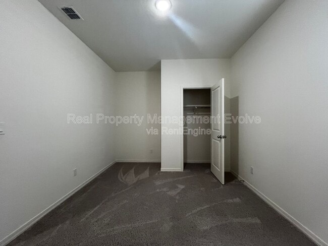 Building Photo - 19434 W Hazelwood St