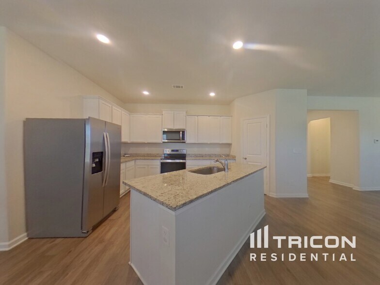 Building Photo - 823 Athens Ln