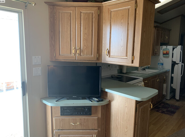 Convenient - two TVs with Cable and WiFi - 11489 S Clara Anita Dr