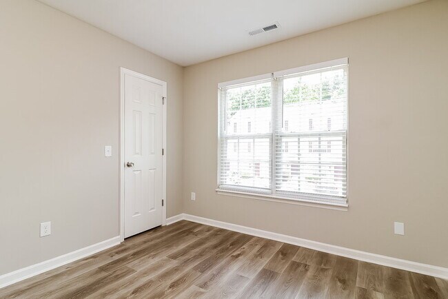 Building Photo - 20 Red Ln