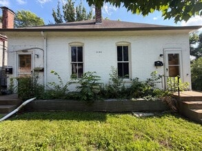 Building Photo - 1125 E 5th St