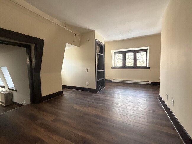 Building Photo - 79 Pine St