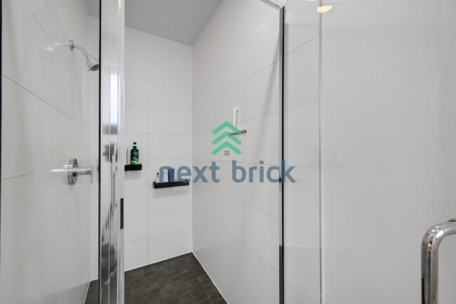 Building Photo - "Spacious 4-Bedroom Seattle Home with 3 Full Baths and 2,420 Sq. Ft. of Comfort!"