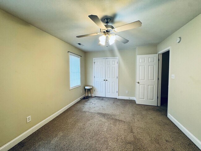 Building Photo - Sterling Park Townhome