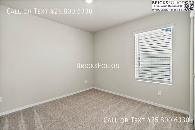 Building Photo - Exceptional Bremerton Home with Easy Acces...