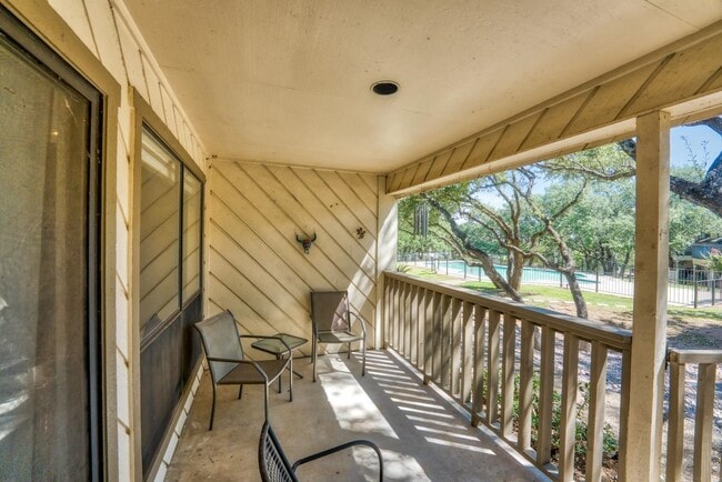 Building Photo - 307 Crestview