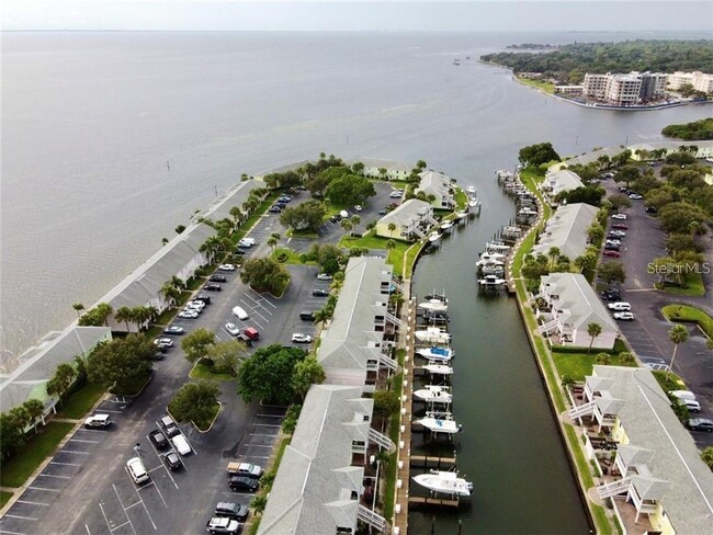 Building Photo - 5110 Coquina Key Dr SE