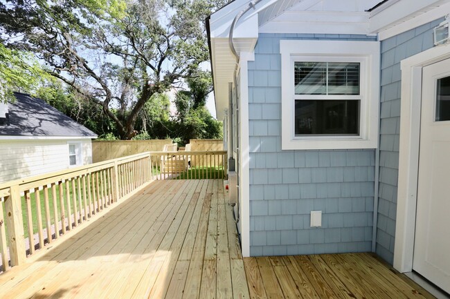 Building Photo - Cozy Cottage By The Beach! Ready 01-08-25!...