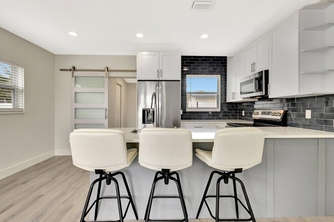 Building Photo - 1335 Lee St