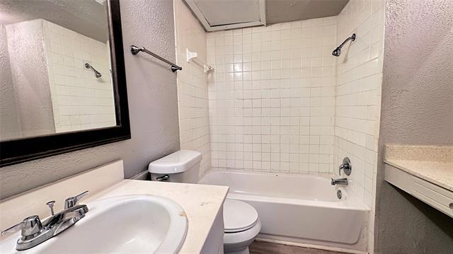 Building Photo - 3045 Park Ln