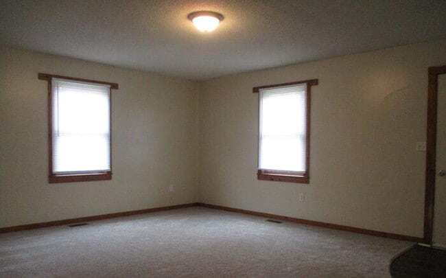 Building Photo - 138 Chestnut Dr SW