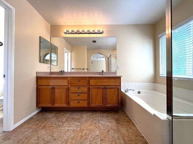 Building Photo - 6079 Paseo Pradera