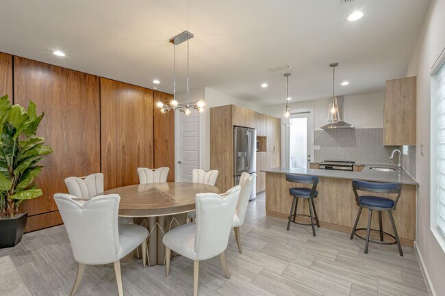 Building Photo - 423 Deer Path Lp