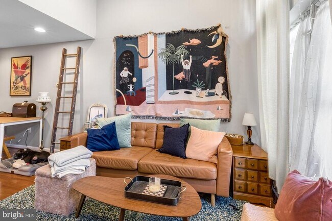 Building Photo - 714 Medina St