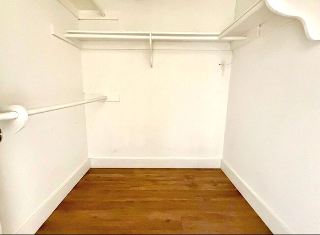 Building Photo - Spacious 4b 2b single-story house in Winnetka!