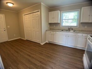 Building Photo - 1806 Alpine Dr