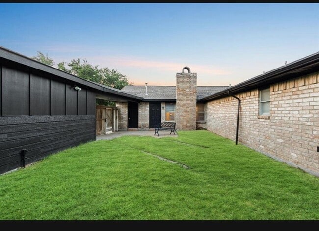 Building Photo - 11630 Sagemeadow Ln