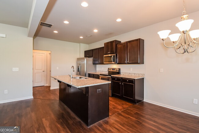 Building Photo - 123 Fern Walk