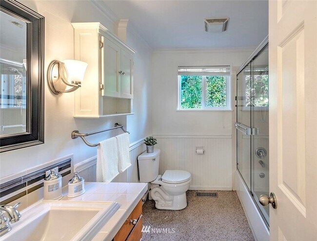 Building Photo - 3-Bedroom Lynnwood Home Near Light Rail with Central A/C & Backyard Oasis