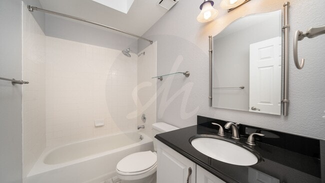 Building Photo - Westside 5 Bedroom Home Nestled Near Ute V...