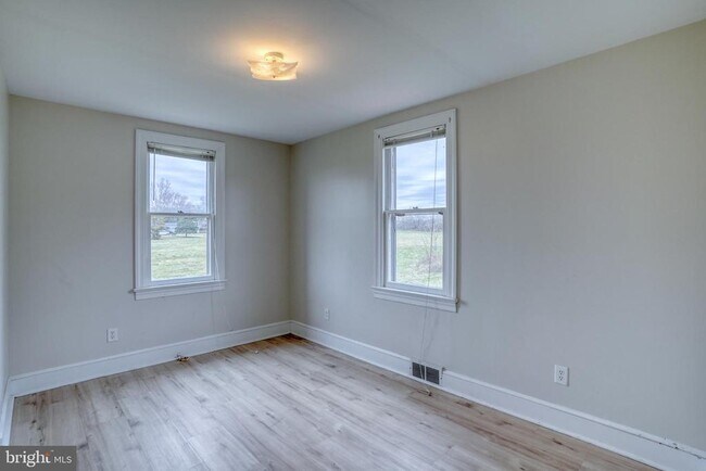 Building Photo - 1111 Bayview Rd