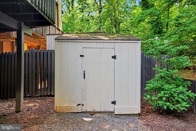 Building Photo - 2105 Glencourse Ln
