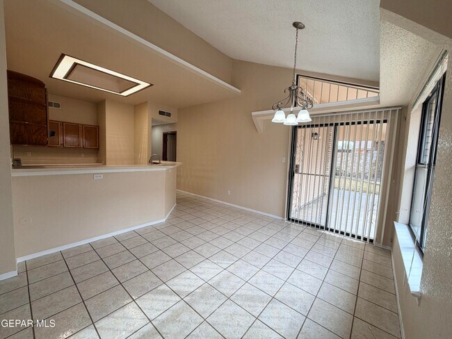 Building Photo - 1892 Lyman Dutton Cir