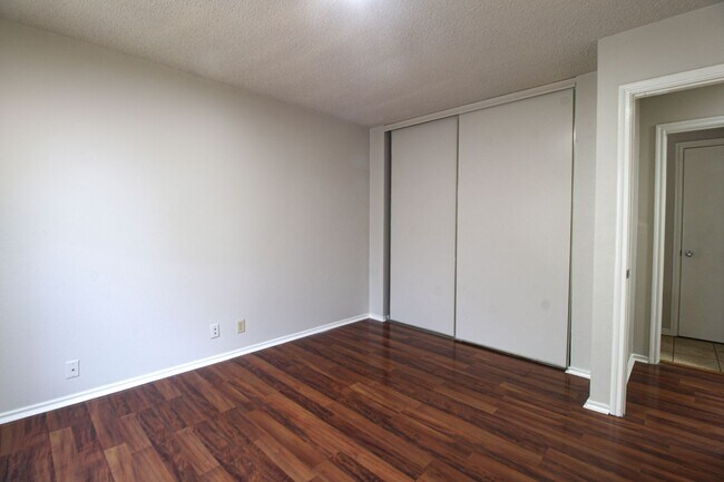 Building Photo - 5515 Kenton Bluff