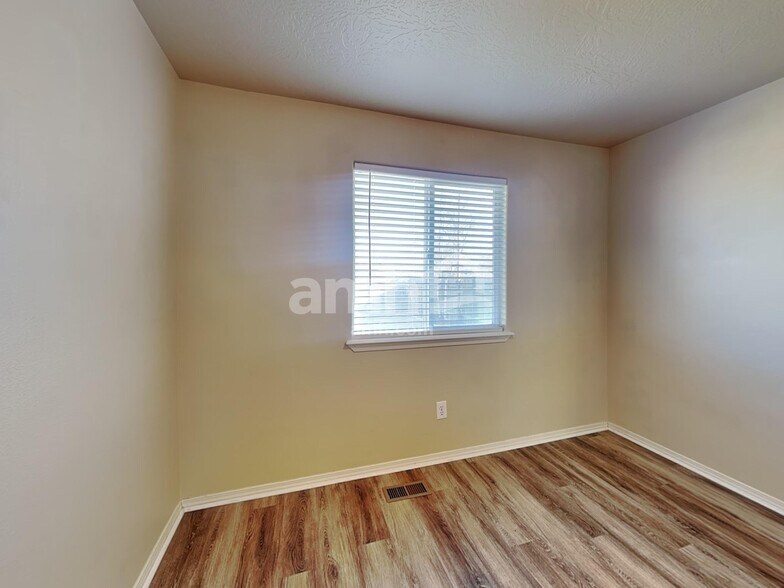 Building Photo - 12556 W Lewisburg Dr