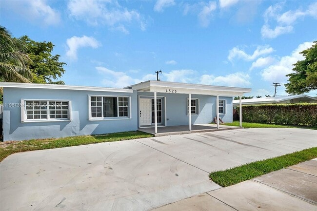 Building Photo - 4525 SW 112th Pl