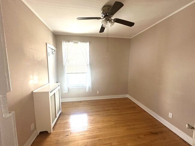 Building Photo - 4714 N Laramie Ave