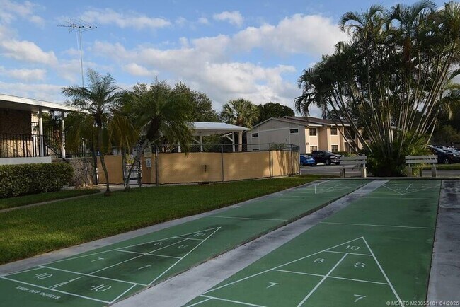 Building Photo - 2124 SE Edler Dr