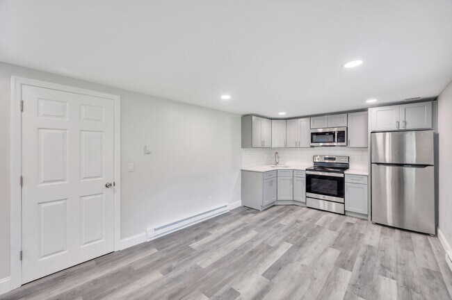 Building Photo - 615 Macdonald Ave