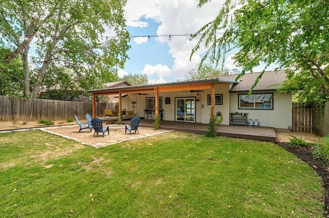 Building Photo - 7404 Lunar Dr