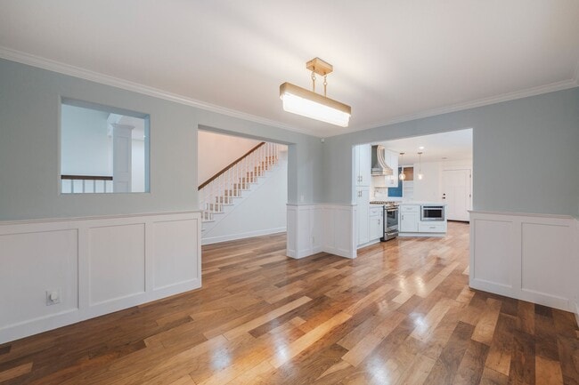 Building Photo - Luxury Living in Manhattan Beach