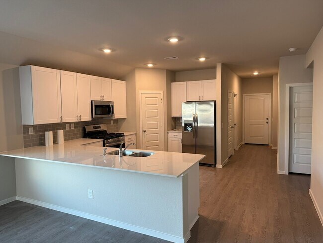 Building Photo - 2027 Summer Night Dr