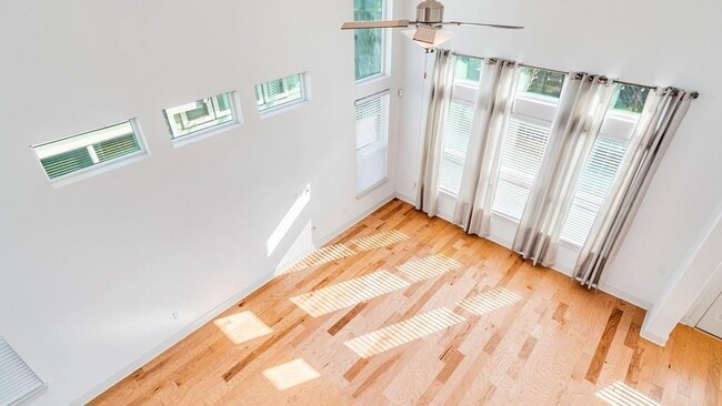 Building Photo - 2215 Capulet St