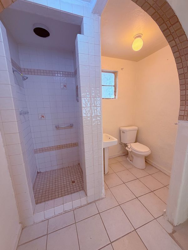 Building Photo - 1235 W Ontario St