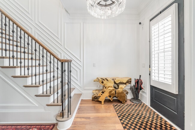 Foyer - 112 E Carson Blvd