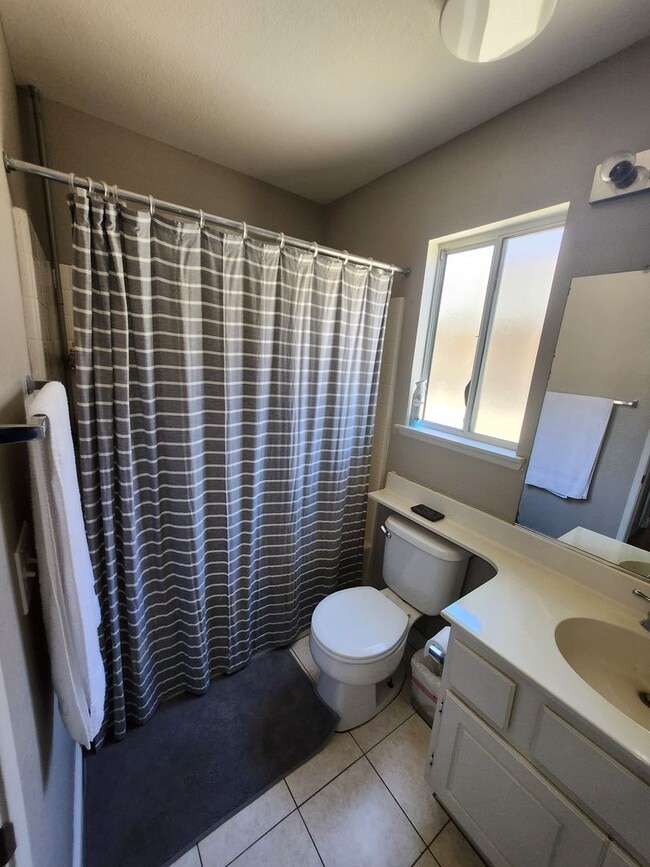 Building Photo - Rare rental in Sycamore Crossing!