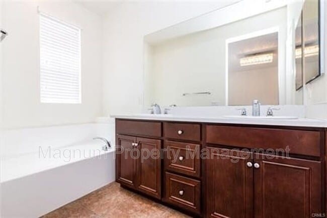 Building Photo - 40347 Calle Real