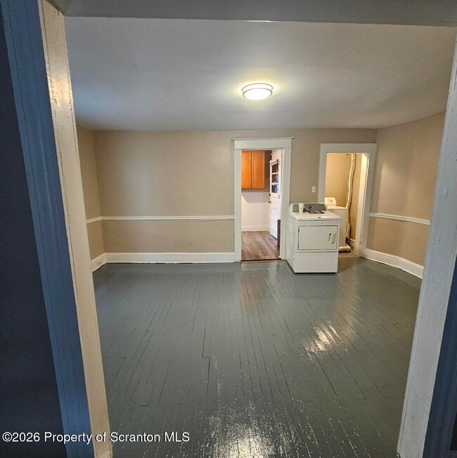 Building Photo - 609 S Valley Ave