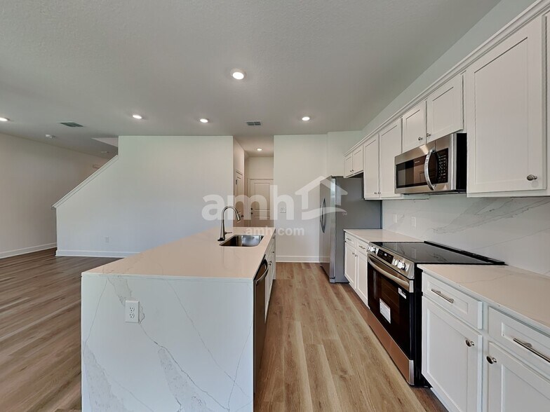Building Photo - 16632 Cheyanne Ct
